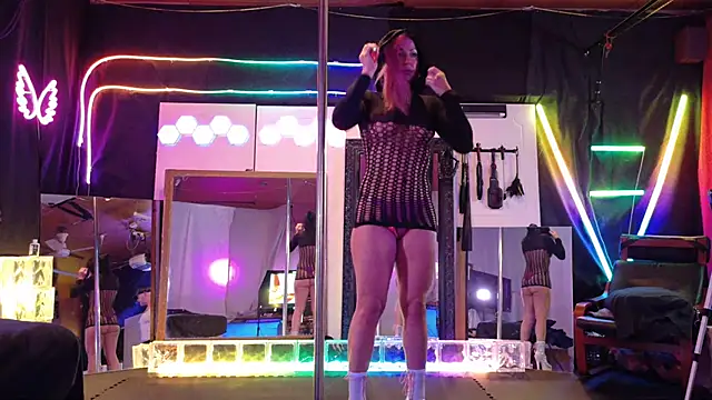 Snapshot of MadisonMarie chatting on January 18, 9:45 am MadisonMarie online show from January 18, 9:45 am