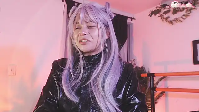 loIijanne online show from December 13, 2:43 am