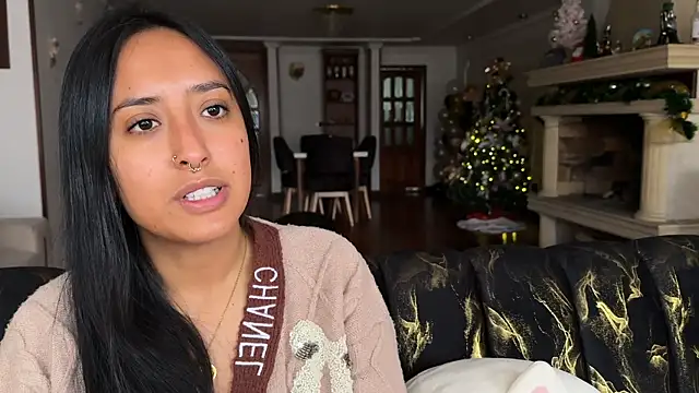 Snapshot of 2SummerLove1 chatting on December 13, 7:53 pm 2SummerLove1 online show from December 13, 7:53 pm