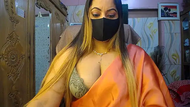 Snapshot of SohanaSabaSexy chatting on January 17, 5:05 pm SohanaSabaSexy online show from January 17, 5:05 pm