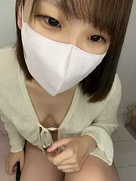 Snapshot of hi---chan- chatting on July 6, 8:00 pm hi---chan- online show from July 6, 8:00 pm