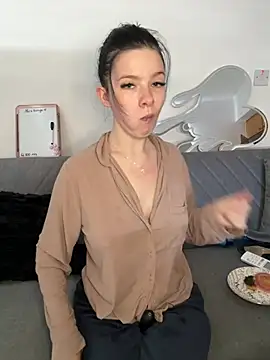 RoxiBlack online show from March 3, 8:42 am