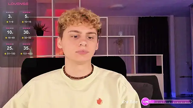 Snapshot of sunnyburn_boy chatting on December 10, 5:33 pm sunnyburn boy online show from December 10, 5:33 pm