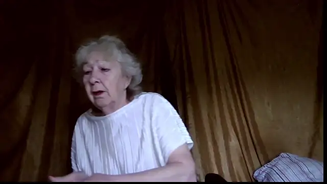 Snapshot of _Estelitta_5 chatting on June 3, 6:49 am Estelitta 5 online show from June 3, 6:49 am
