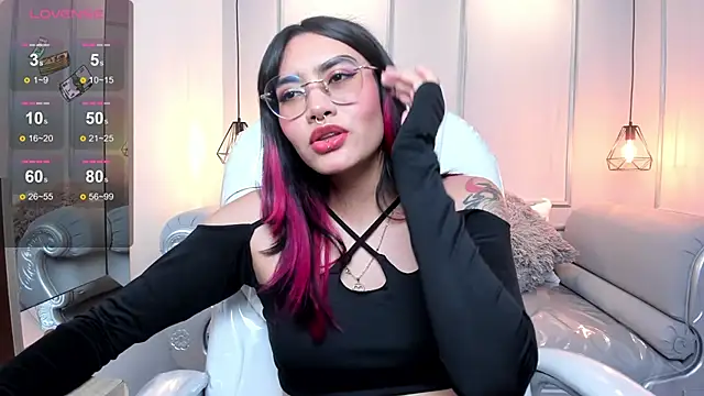 Snapshot of AzuraKindong chatting on December 31, 8:23 pm AzuraKindong online show from December 31, 8:23 pm
