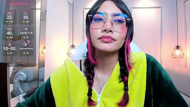 Snapshot of AzuraKindong chatting on January 10, 10:25 pm AzuraKindong online show from January 10, 10:25 pm