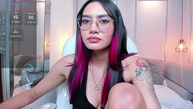 Snapshot of AzuraKindong chatting on January 15, 10:24 pm AzuraKindong online show from January 15, 10:24 pm