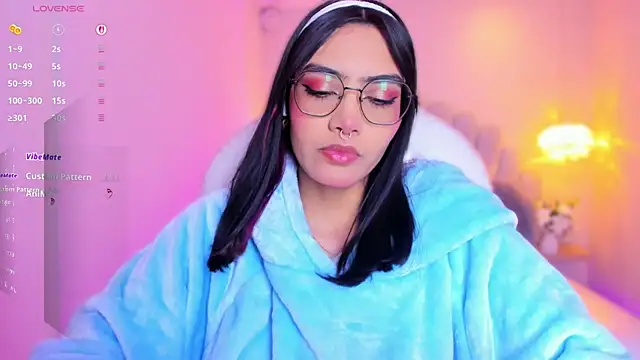 AzuraKindong online show from April 20, 7:26 pm