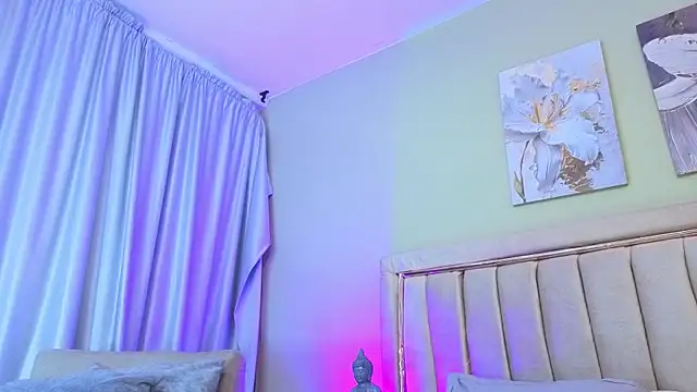 Snapshot of sophiia_grey_1 chatting on March 26, 9:09 pm sophiia grey 1 online show from March 26, 9:09 pm