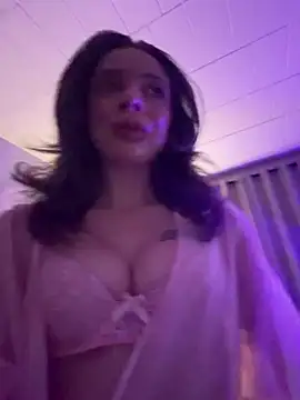 Snapshot of greedybratt chatting on May 8, 3:45 am greedybratt online show from May 8, 3:45 am