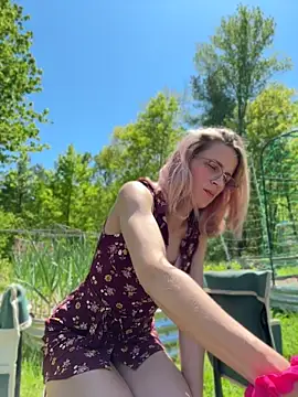 Snapshot of DanaeJustine chatting on May 26, 5:42 pm DanaeJustine online show from May 26, 5:42 pm