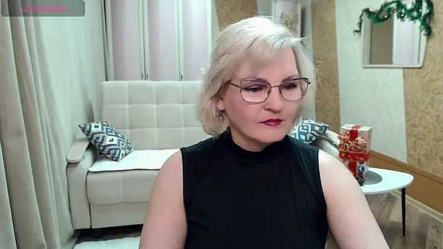 Snapshot of BlondeBrilliant7 chatting on December 15, 2:27 pm BlondeBrilliant7 online show from December 15, 2:27 pm