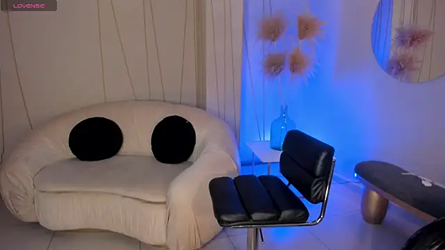 sarawinstone online show from February 5, 8:04 pm