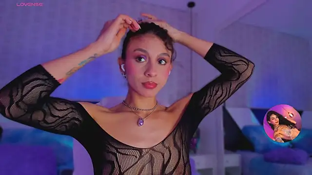 Snapshot of MiissCharlotte chatting on October 31, 2:12 am MiissCharlotte online show from October 31, 2:12 am