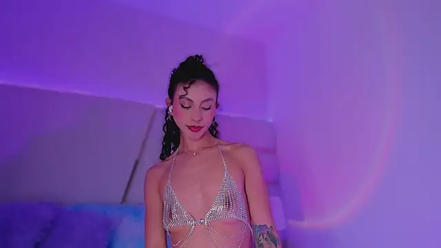 Snapshot of MiissCharlotte chatting on November 6, 2:23 am MiissCharlotte online show from November 6, 2:23 am