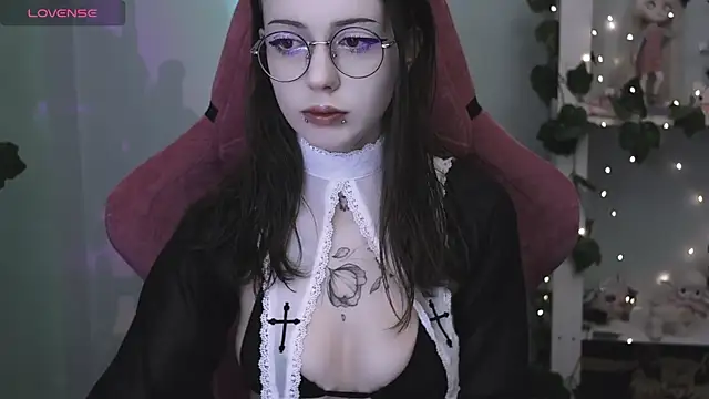 prettybones online show from April 21, 7:58 am