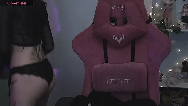 prettybones online show from April 23, 8:24 am