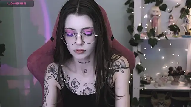 prettybones online show from July 8, 10:36 pm