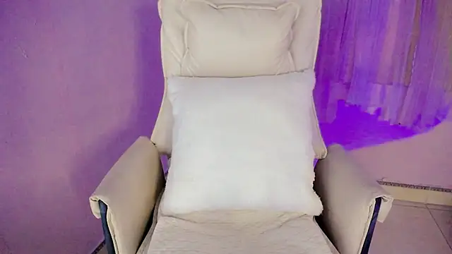   18Angel   online show from November 12, 6:25 am