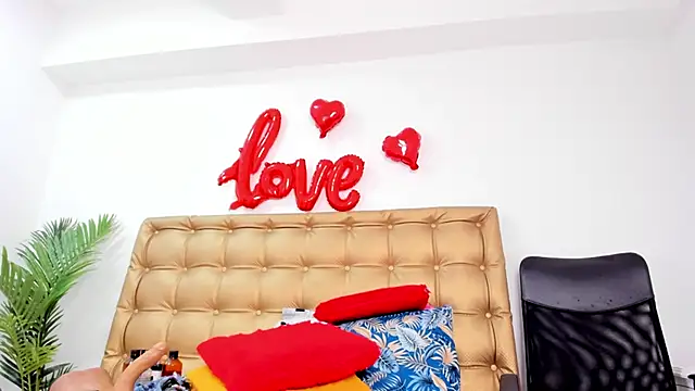 sophie-newton online show from March 1, 6:43 pm