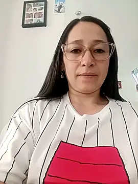 emilypoppy3 online show from April 20, 9:27 pm