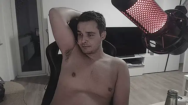 Snapshot of SharkLuigi chatting on October 31, 4:46 am SharkLuigi online show from October 31, 4:46 am