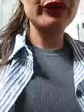 sweetfantasyy69 online show from December 17, 3:28 pm