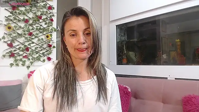 sweetfantasyy69 online show from March 21, 3:33 am