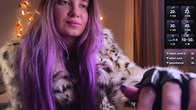 Snapshot of Femdom_Lola chatting on December 31, 12:00 am Femdom Lola online show from December 31, 12:00 am