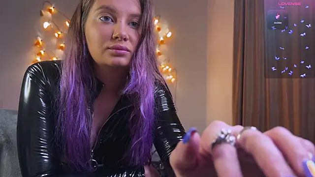 Snapshot of Femdom_Lola chatting on January 25, 2:36 pm Femdom Lola online show from January 25, 2:36 pm