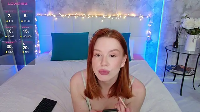 Snapshot of LucyHornyDoll chatting on December 17, 10:44 am LucyHornyDoll online show from December 17, 10:44 am