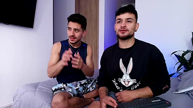 Snapshot of Aron-santoro chatting on May 22, 3:17 pm Aron-santoro online show from May 22, 3:17 pm