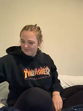 Snapshot of cammy2 chatting on December 26, 10:20 pm cammy2 online show from December 26, 10:20 pm