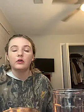 Snapshot of cammy2 chatting on December 29, 1:02 am cammy2 online show from December 29, 1:02 am