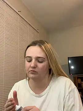 Snapshot of cammy2 chatting on December 31, 11:39 pm cammy2 online show from December 31, 11:39 pm