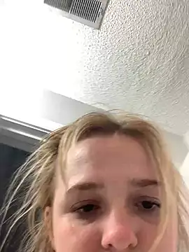 Snapshot of cammy2 chatting on February 25, 10:29 pm cammy2 online show from February 25, 10:29 pm