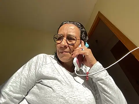 Snapshot of sweeviolet chatting on December 14, 2:10 pm sweeviolet online show from December 14, 2:10 pm