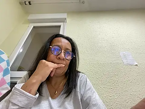 Snapshot of sweeviolet chatting on December 14, 7:25 pm sweeviolet online show from December 14, 7:25 pm