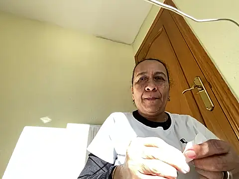 Snapshot of sweeviolet chatting on January 13, 2:00 pm sweeviolet online show from January 13, 2:00 pm