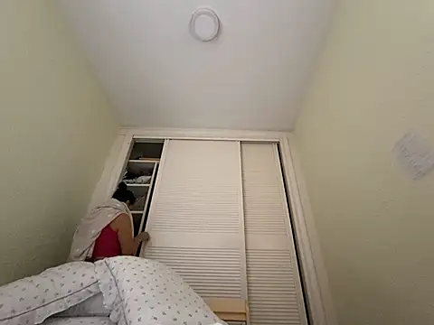 Snapshot of sweeviolet chatting on January 26, 11:06 am sweeviolet online show from January 26, 11:06 am