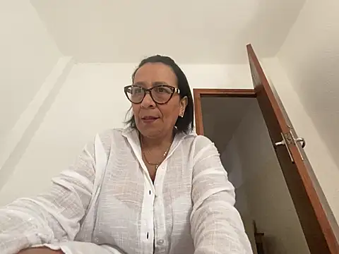 sweeviolet online show from April 15, 12:23 pm