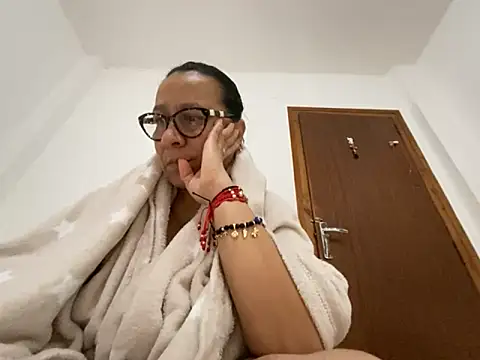 sweeviolet online show from April 21, 6:41 am