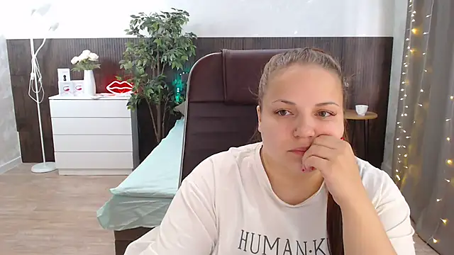 Crazyy girl  online show from March 2, 8:27 am