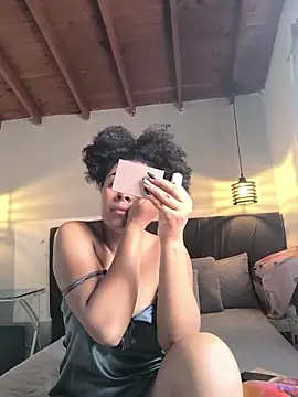 EmmilyBrant online show from April 19, 3:44 pm