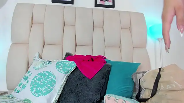 KristalFoxx online show from January 10, 11:01 am