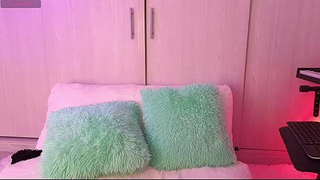 Yues050600 online show from December 21, 12:31 am