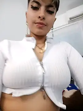 Snapshot of ivanna_rivera chatting on December 12, 6:10 pm ivanna rivera online show from December 12, 6:10 pm