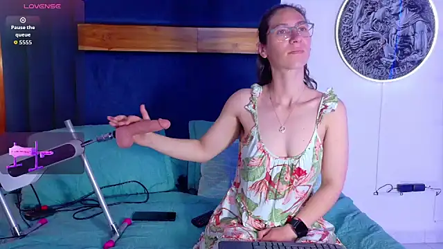 Snapshot of Andromeda-jade chatting on November 18, 3:23 am Andromeda-jade online show from November 18, 3:23 am