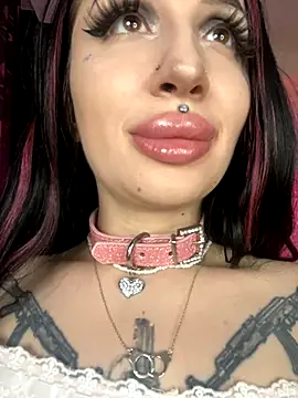 Molly  Moon online show from December 5, 8:33 am