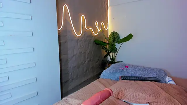 Snapshot of Isa__Blanc chatting on February 1, 1:55 am Isa Blanc online show from February 1, 1:55 am